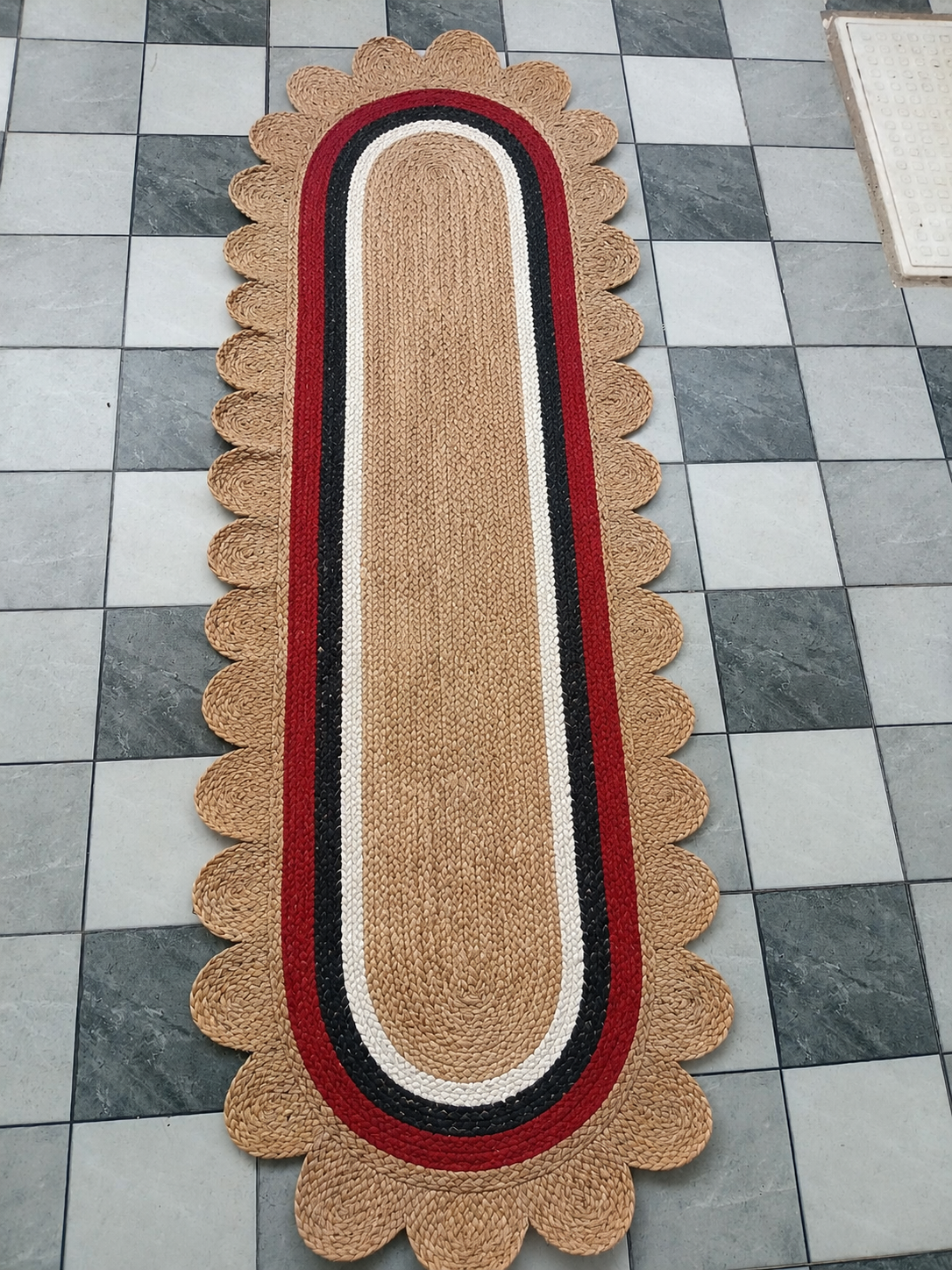Oval Handwoven Jute Area Rug Natural Farmhouse Boho Rug for Living Room, Bedroom & Entryway Rustic Indoor Floor Scallop Carpet (Red.Black.White Border)